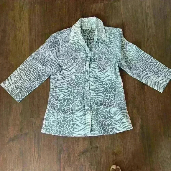 Cali and York Size PS Animal Print bottom Shirt color white and gray. - Picture 3 of 5